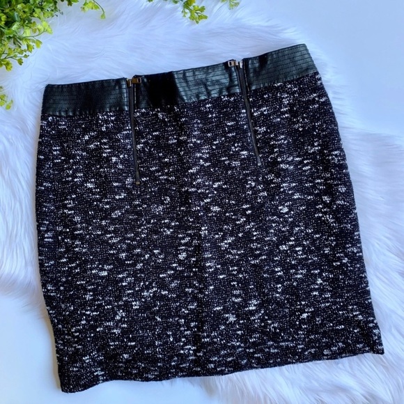 Ann Taylor | Black & White Tweed Skirt w/ Faux Leather Waistband | Sz 6 - Picture 2 of 6